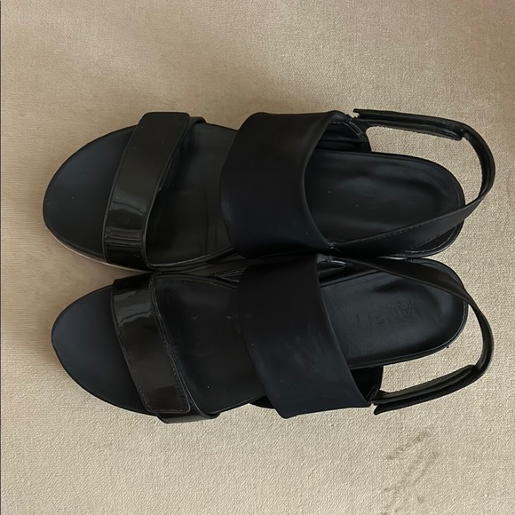 Elegant Vaneli Black Adjustable Sandals with white & gold heels, size 7 - Picture 2 of 6